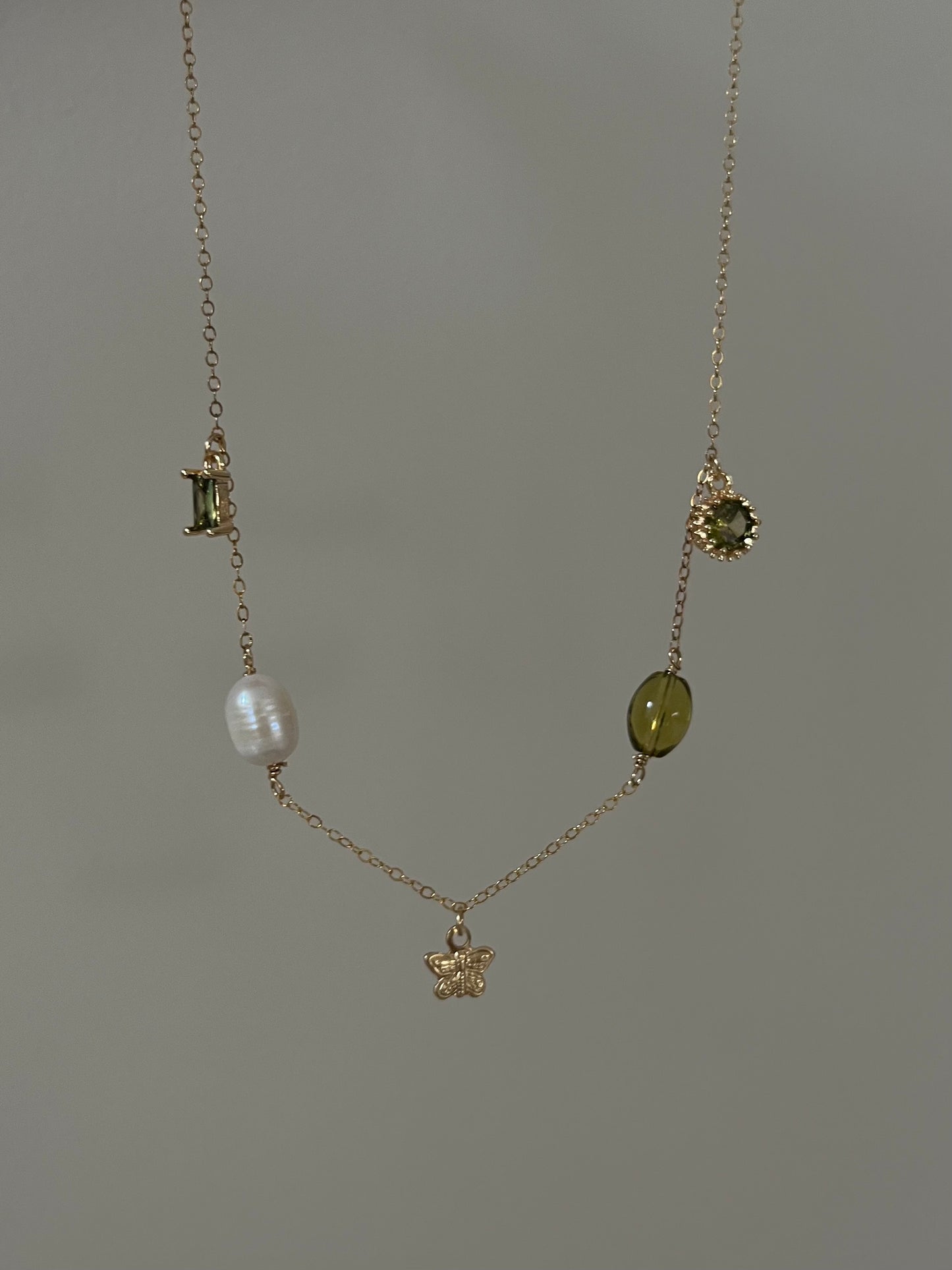 HELIA CHARM NECKLACE